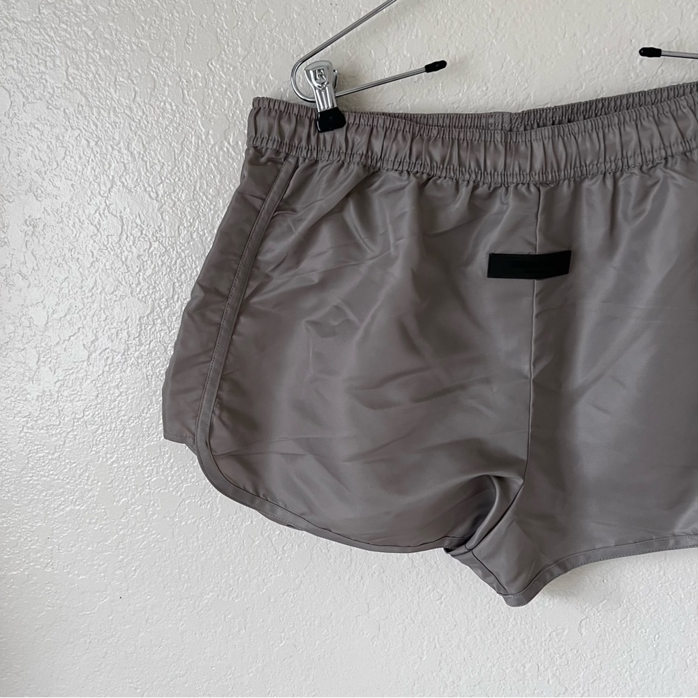NWT Fear of God ESSENTIALS running shorts size XL - Picture 10 of 10